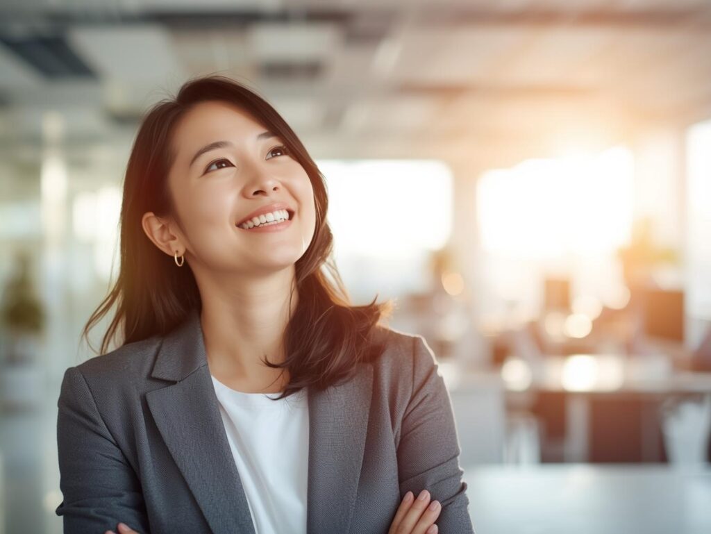 キャリアアップを目指して前向きな女性の画像